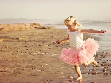 CB-1033a-amy_running