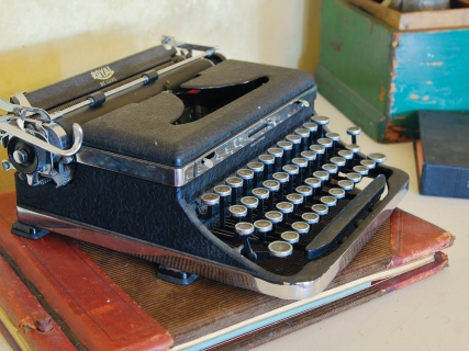 CB-1068-typewriter