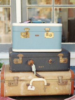 CB-1111-old-suitcases