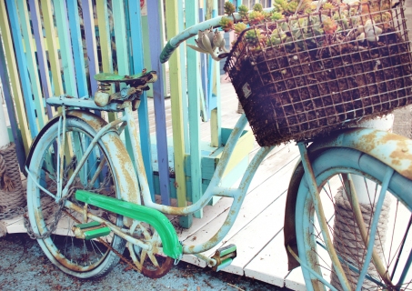 CB-2060-old_blue_bicycle