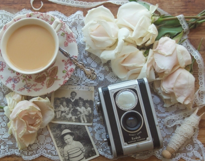 CB-2143-cream_roses_camera_tea