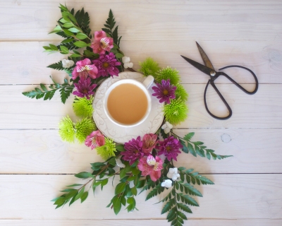 CB-2189flowers_cup_scissors