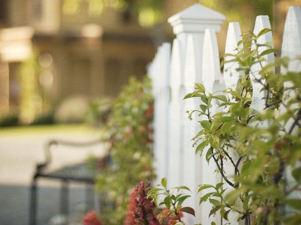 CB-2387_fence_bench