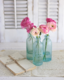 CB-2450_3bottles_ranunculus2