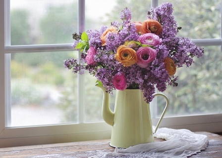 CB-2612a_lavendar-ranuncs-yellowpot_horizontal