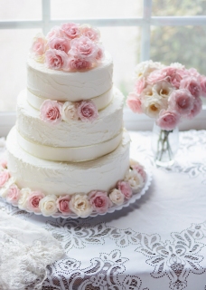 CB-2722_weddingcake_roses1