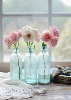 CB-2738_3bottles_roses_vertical CB-2738_3bottles_roses_vertical