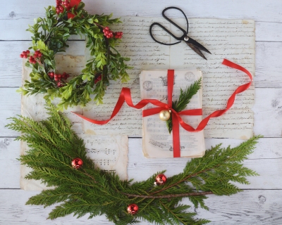 CB-2745_christmas_wreath_greenery_8x10