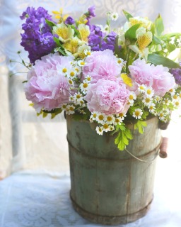 CB-2910c-oldbucketflowers3